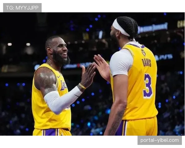 常规赛：湖人124-104击败独行侠，詹姆斯缺阵里夫斯率队取胜